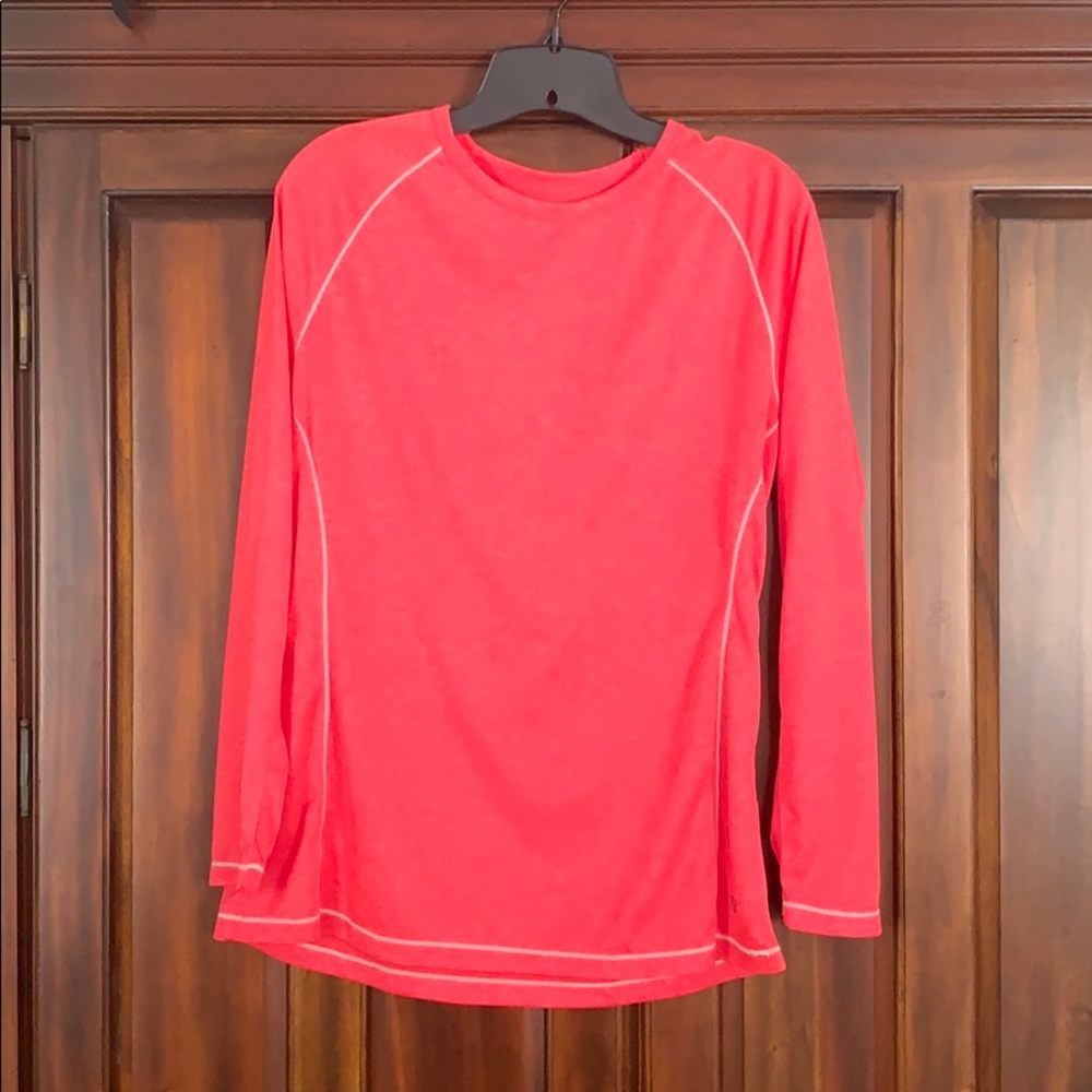 Women’s running top with reflective stitching.